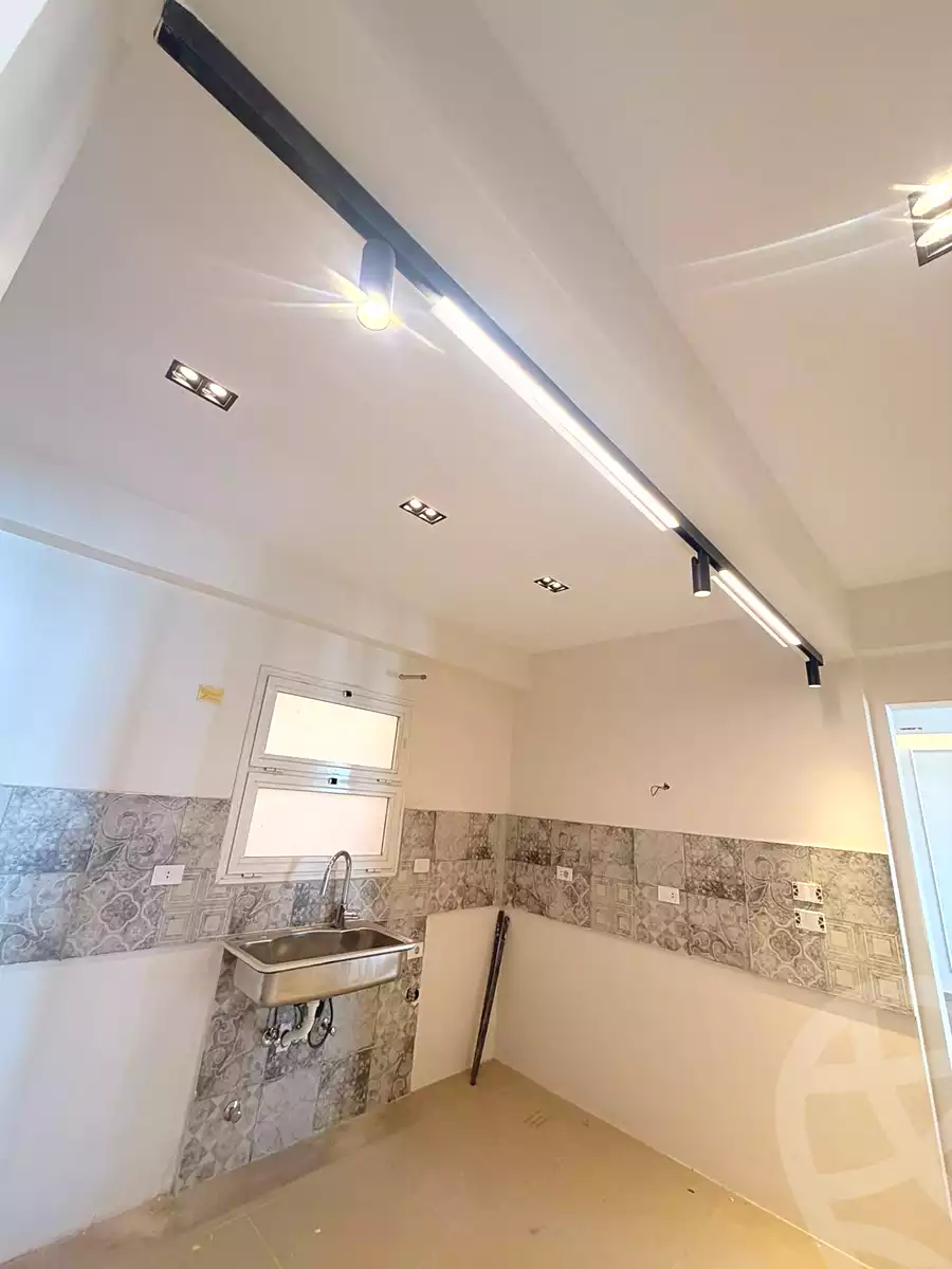https://aqarmap.com.eg/ar/listing/7230660-for-sale-cairo-new-cairo-compounds-hyde-park-centre-ville-hyde-park
