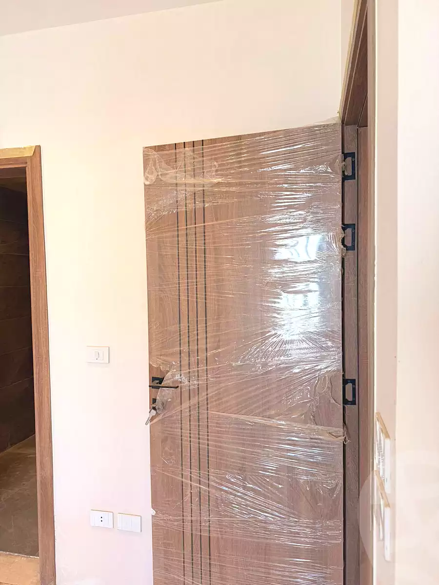 https://aqarmap.com.eg/ar/listing/7230660-for-sale-cairo-new-cairo-compounds-hyde-park-centre-ville-hyde-park