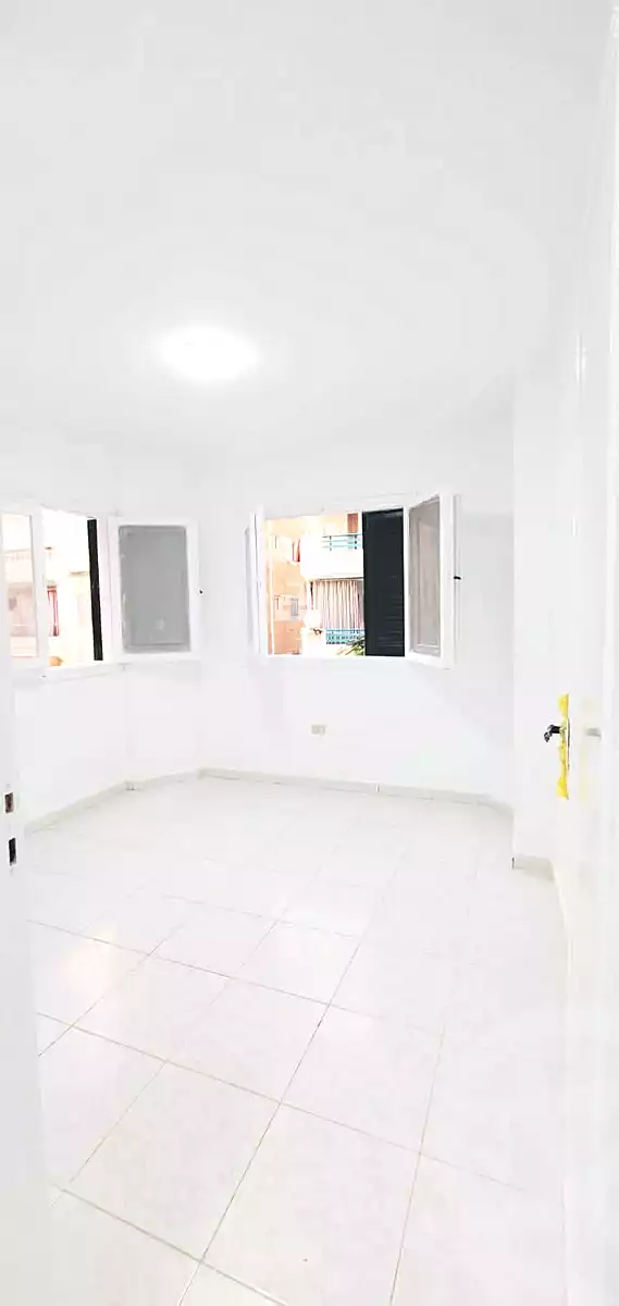 https://aqarmap.com.eg/en/listing/7235919-for-sale-alexandria-al-agamy-shataa-el-nakheel-street-10