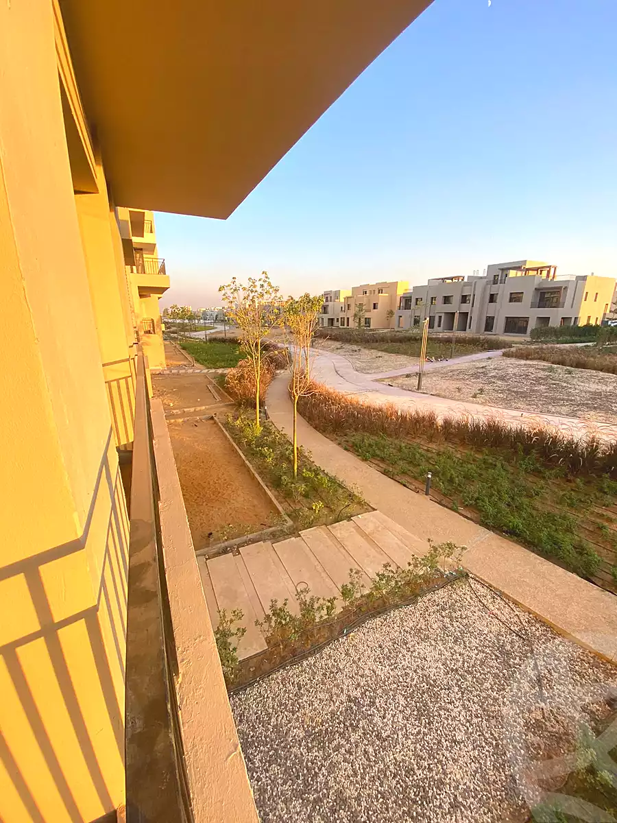 https://aqarmap.com.eg/ar/listing/7236032-for-rent-cairo-6th-of-october-hadaeq-october-compounds-o-west-w-byzns-dystrykt-wrskwm-llttwyr