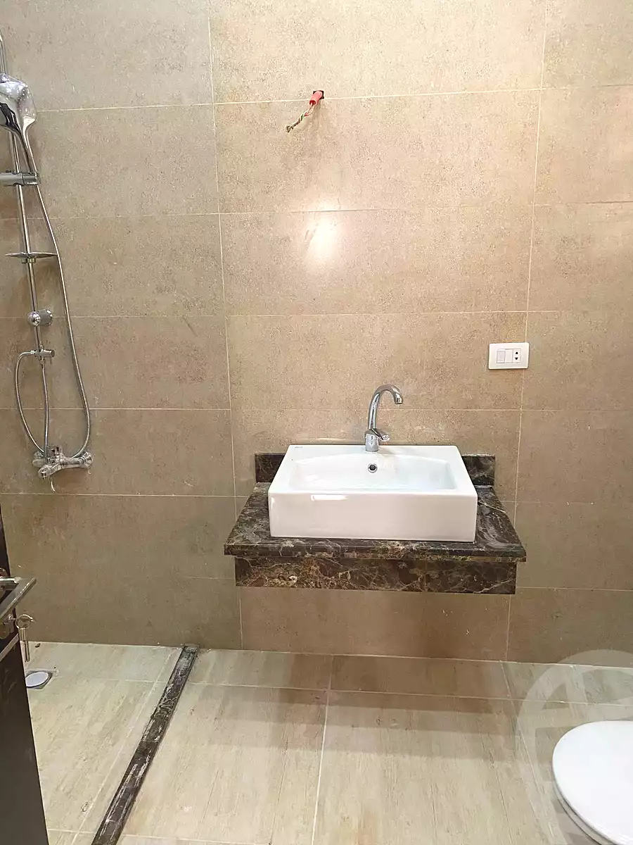 https://aqarmap.com.eg/ar/listing/7236053-for-rent-cairo-new-cairo-ganob-el-akadamiya-south-academy-d-khaled-ibn-el-waleed-st