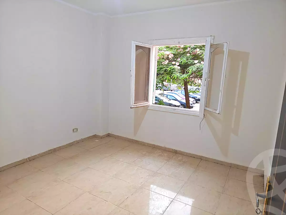 https://aqarmap.com.eg/ar/listing/7236907-for-sale-cairo-el-sheikh-zayed-city-el-hay-el-thaleth-ashaer-area-2-el-salam-st