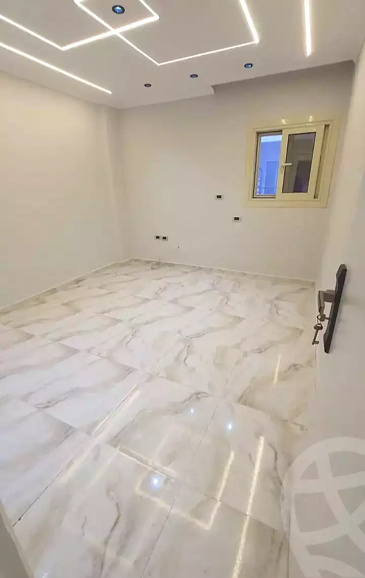 https://aqarmap.com.eg/ar/listing/7237463-for-rent-alexandria-lauran