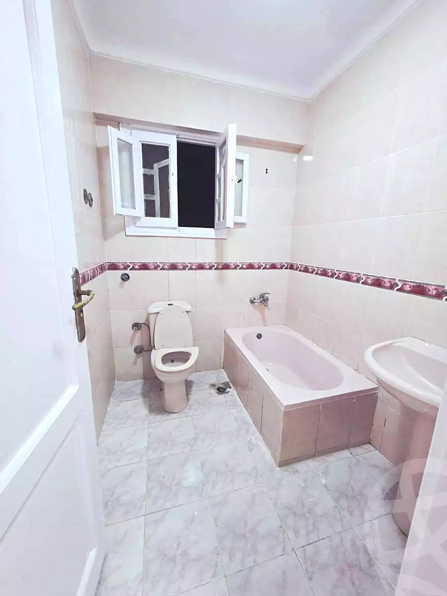 https://aqarmap.com.eg/en/listing/7239594-for-sale-alexandria-al-agamy-shataa-el-nakheel