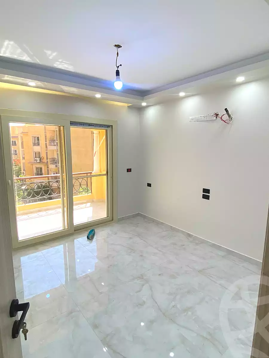 https://aqarmap.com.eg/ar/listing/7240384-for-sale-cairo-el-sheikh-zayed-city-compounds-el-khamayel