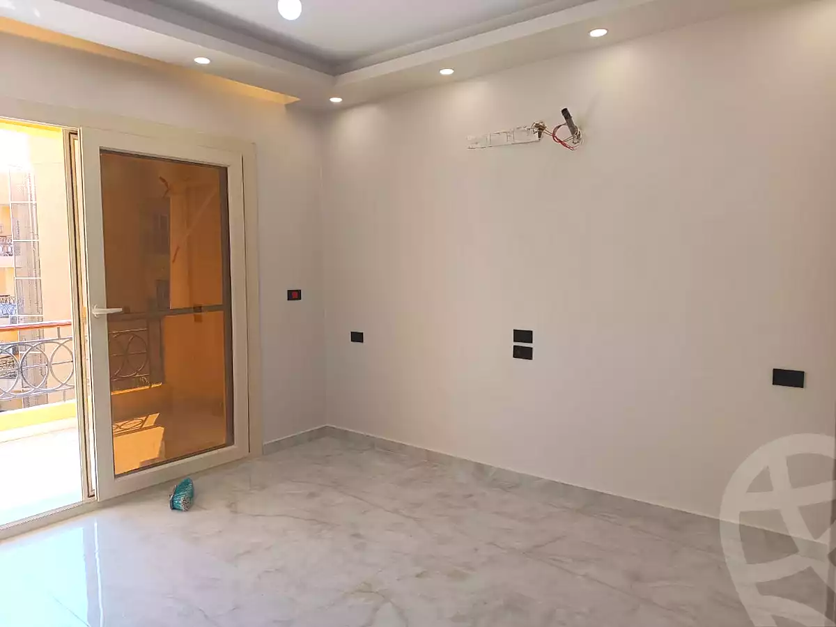 https://aqarmap.com.eg/ar/listing/7240384-for-sale-cairo-el-sheikh-zayed-city-compounds-el-khamayel