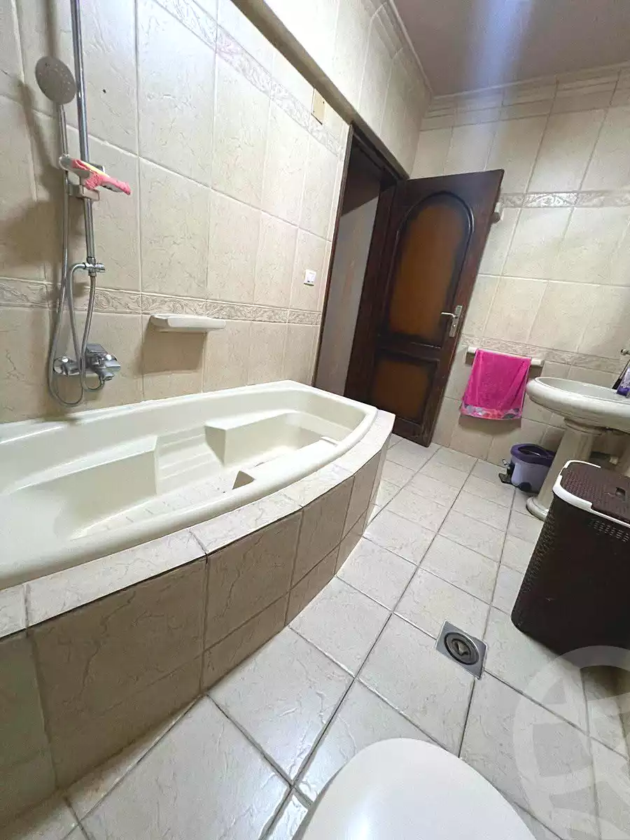 https://aqarmap.com.eg/en/listing/7241205-for-sale-cairo-helwan-helwan-el-sharkeya-heidar-st