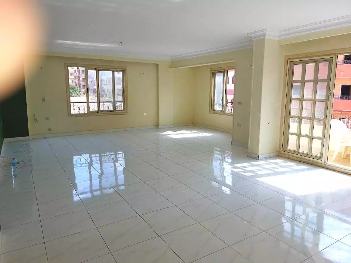 https://aqarmap.com.eg/ar/listing/7244119-for-sale-cairo-6th-of-october-el-ahyaa-neighborhood-2nd-divided-from-al-kafrawei-st