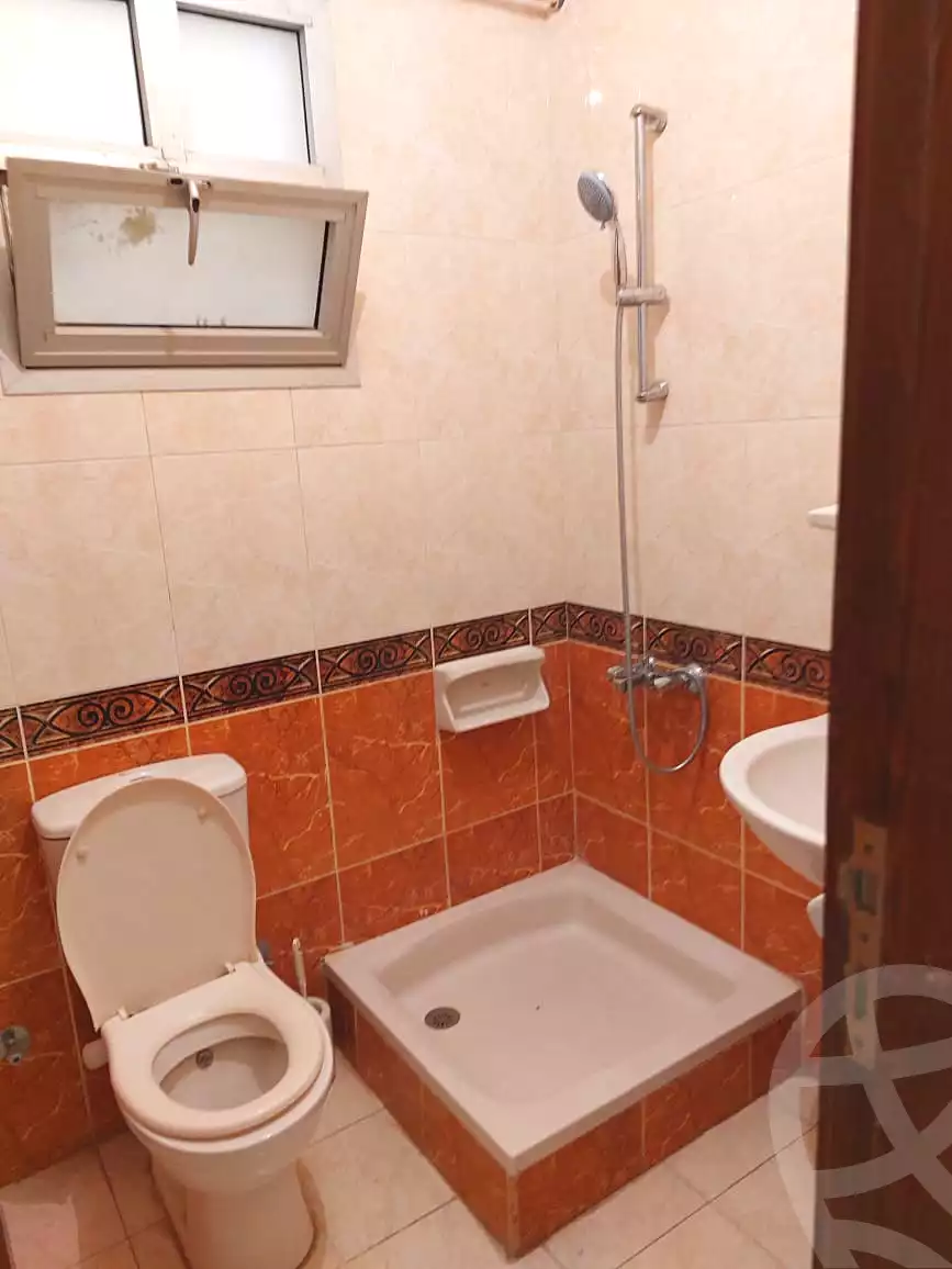 https://aqarmap.com.eg/ar/listing/7244119-for-sale-cairo-6th-of-october-el-ahyaa-neighborhood-2nd-divided-from-al-kafrawei-st