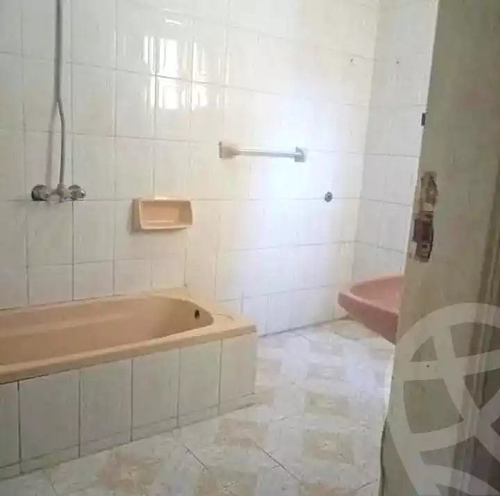 https://aqarmap.com.eg/en/listing/7244270-for-sale-alexandria-al-agamy-el-hanouvel-radwan-st