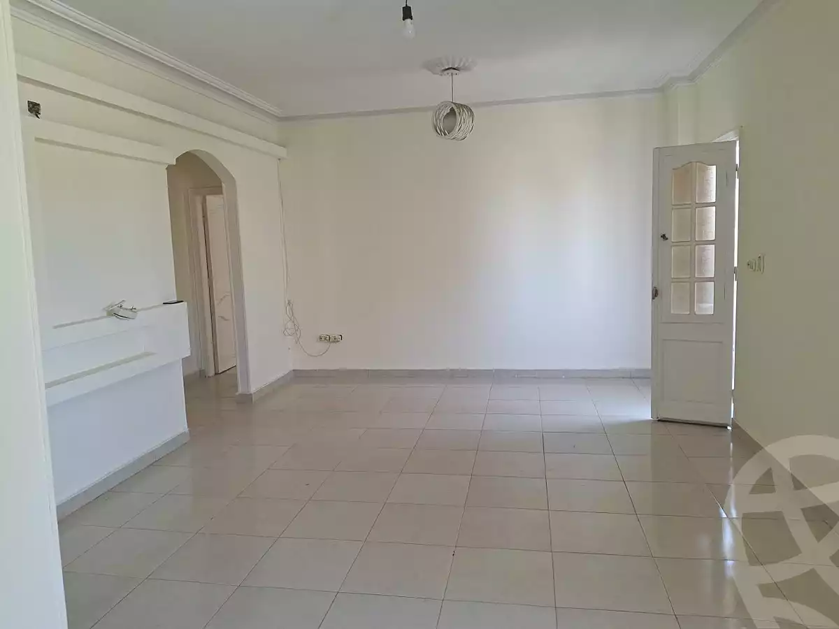 https://aqarmap.com.eg/ar/listing/7255114-for-sale-cairo-6th-of-october-el-ahyaa-neighborhood-3rd-al-hay-al-thalith-st
