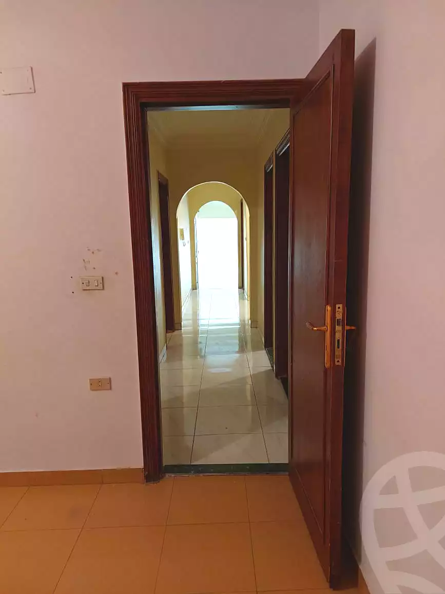 https://aqarmap.com.eg/ar/listing/7255128-for-sale-cairo-6th-of-october-el-ahyaa-neighborhood-2nd-divided-from-al-kafrawei-st