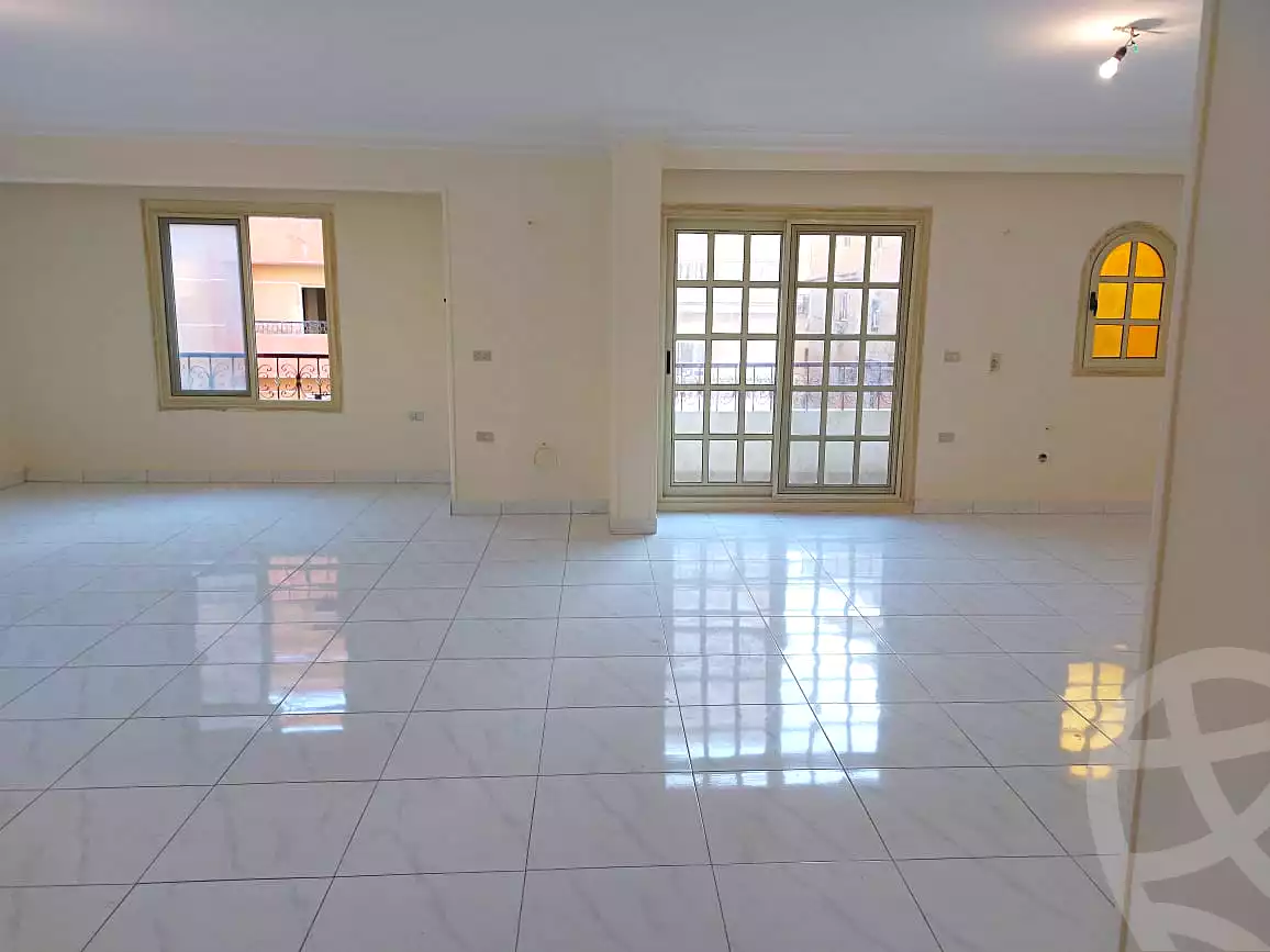 https://aqarmap.com.eg/ar/listing/7255128-for-sale-cairo-6th-of-october-el-ahyaa-neighborhood-2nd-divided-from-al-kafrawei-st