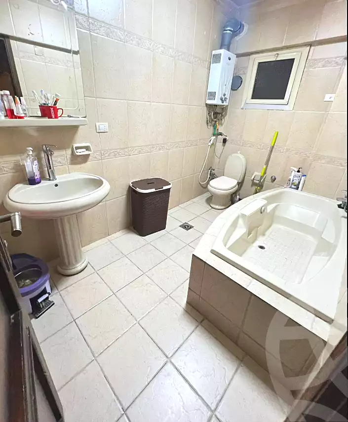 https://aqarmap.com.eg/en/listing/7257214-for-sale-cairo-helwan-helwan-el-sharkeya-heidar-st