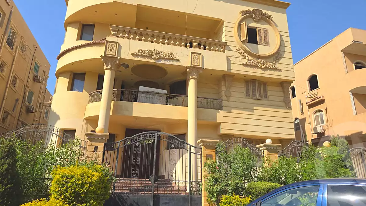 https://aqarmap.com.eg/en/listing/7261598-for-sale-cairo-new-cairo-sharq-el-akadamiya-izz-aldin-ahmed-farid-st