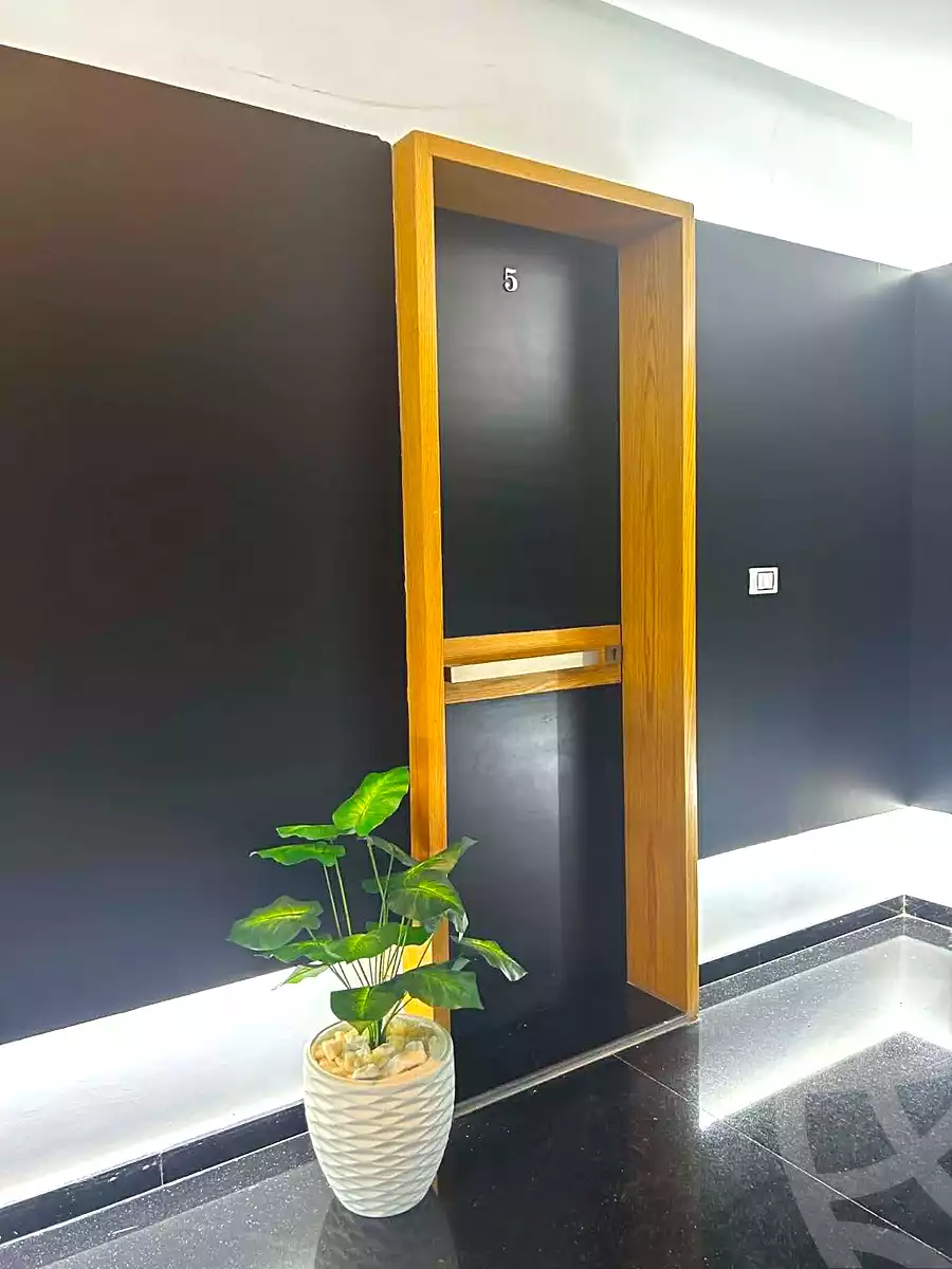 https://aqarmap.com.eg/en/listing/7264547-for-rent-cairo-new-cairo-compounds-vx-n90-mall-mercon