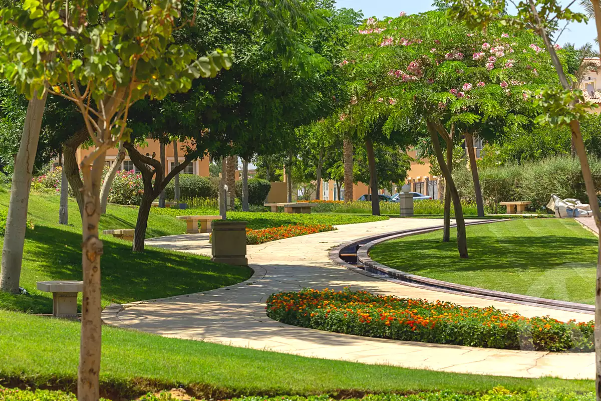 https://aqarmap.com.eg/ar/listing/7265236-for-sale-cairo-new-cairo-compounds-hyde-park-parkway-hyde-park-compound
