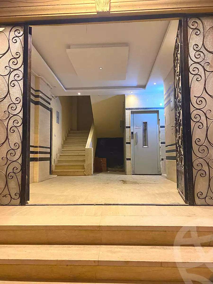 https://aqarmap.com.eg/ar/listing/7270128-for-sale-cairo-6th-of-october-el-ahyaa-neighborhood-3rd-al-hay-al-thalith-st