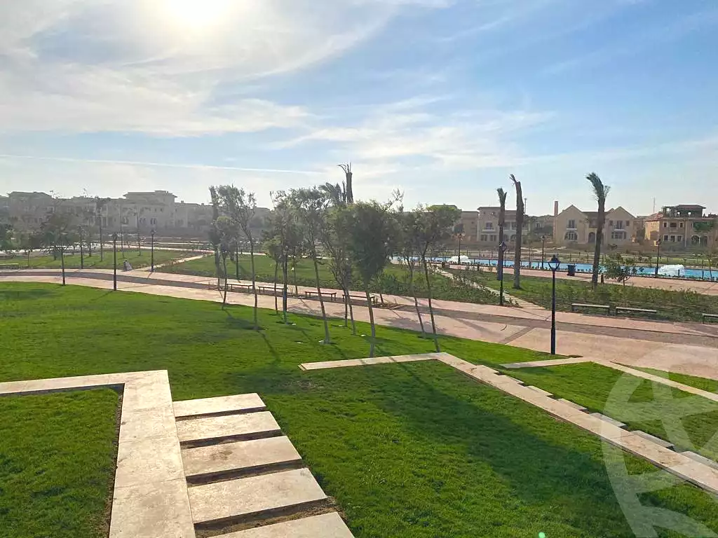 https://aqarmap.com.eg/en/listing/7270534-for-sale-cairo-new-cairo-compounds-hyde-park-centre-ville-hyde-park