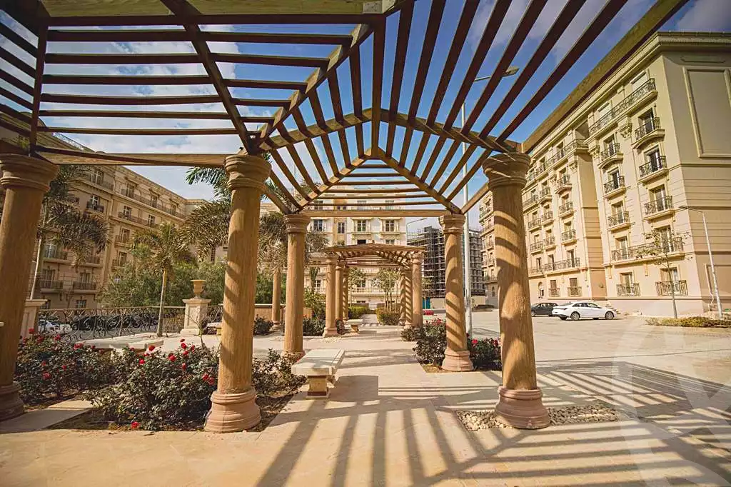 https://aqarmap.com.eg/en/listing/7270534-for-sale-cairo-new-cairo-compounds-hyde-park-centre-ville-hyde-park