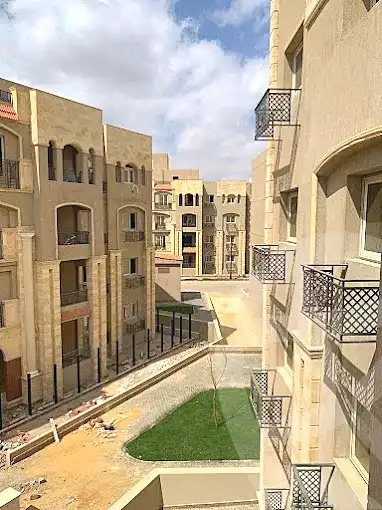 https://aqarmap.com.eg/ar/listing/7272961-for-sale-cairo-new-cairo-compounds-rock-vera-compound