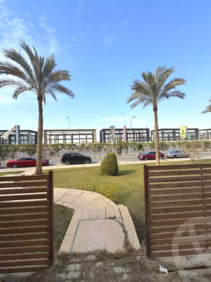 https://aqarmap.com.eg/ar/listing/7275811-for-sale-cairo-new-cairo-lrhb-city-phase-5-ibn-al-nafees-st