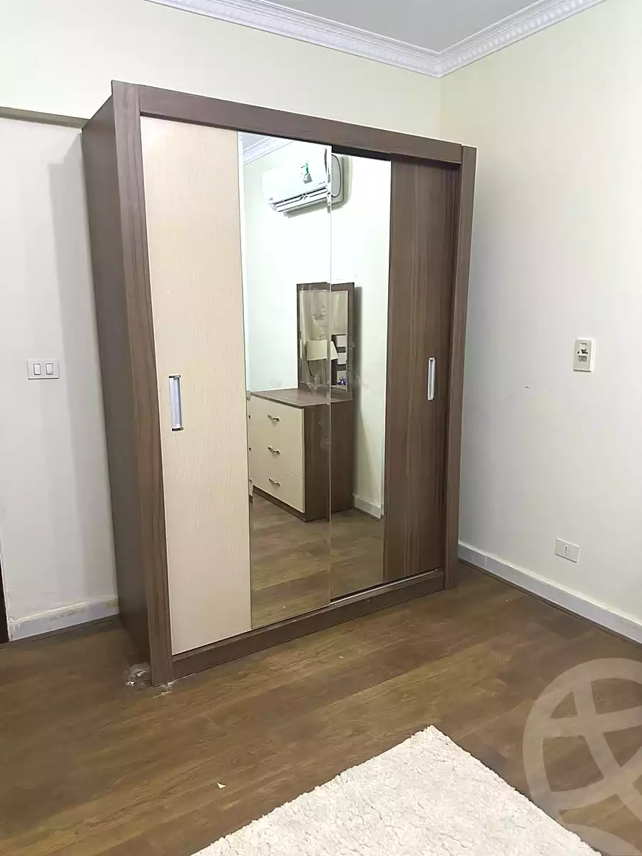 https://aqarmap.com.eg/ar/listing/7276335-for-sale-cairo-new-cairo-lrhb-city-phase-5-ibn-al-nafees-st