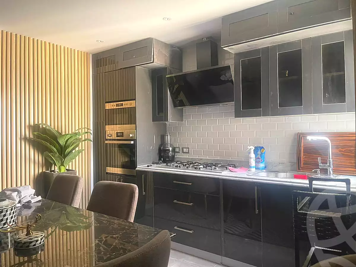 https://aqarmap.com.eg/ar/listing/7276926-for-sale-cairo-new-cairo-compounds-mountain-view-hyde-park