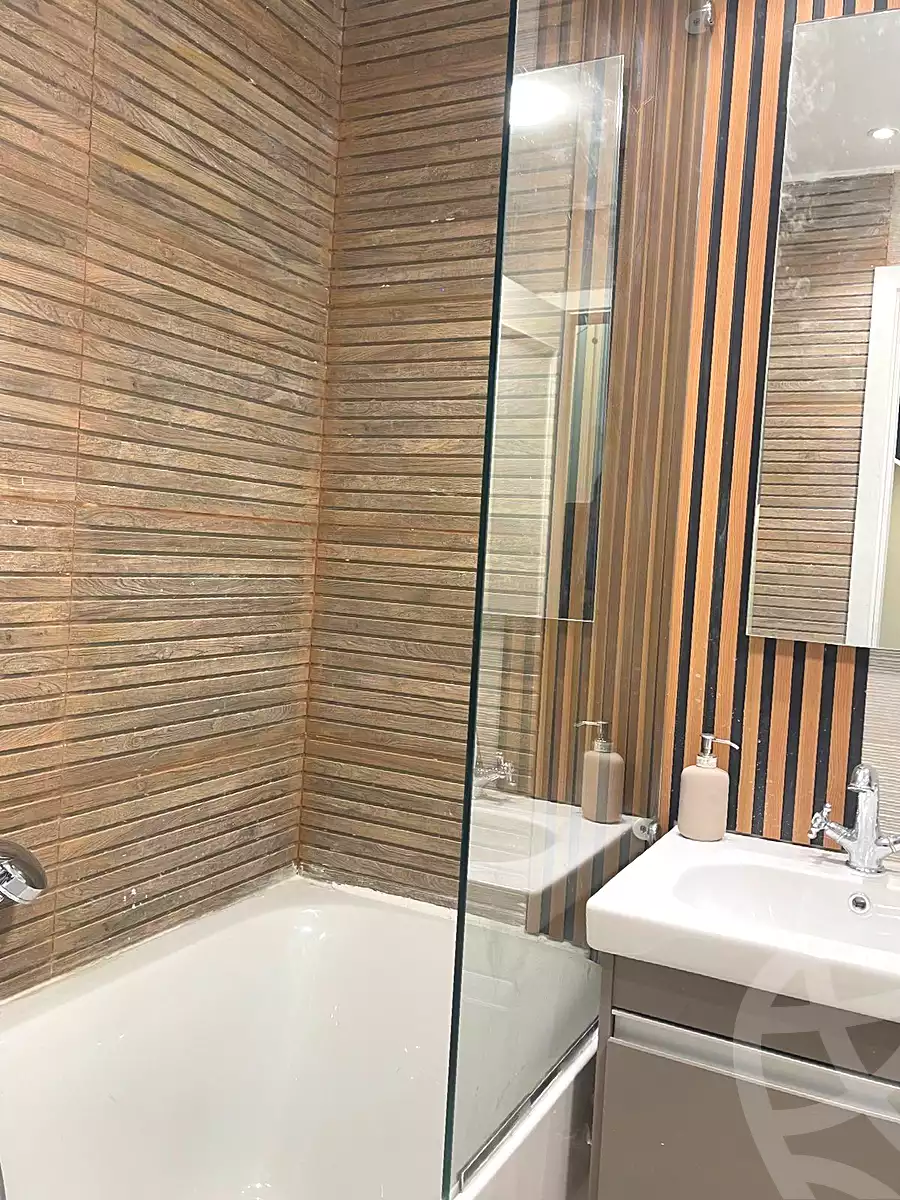 https://aqarmap.com.eg/ar/listing/7276926-for-sale-cairo-new-cairo-compounds-mountain-view-hyde-park