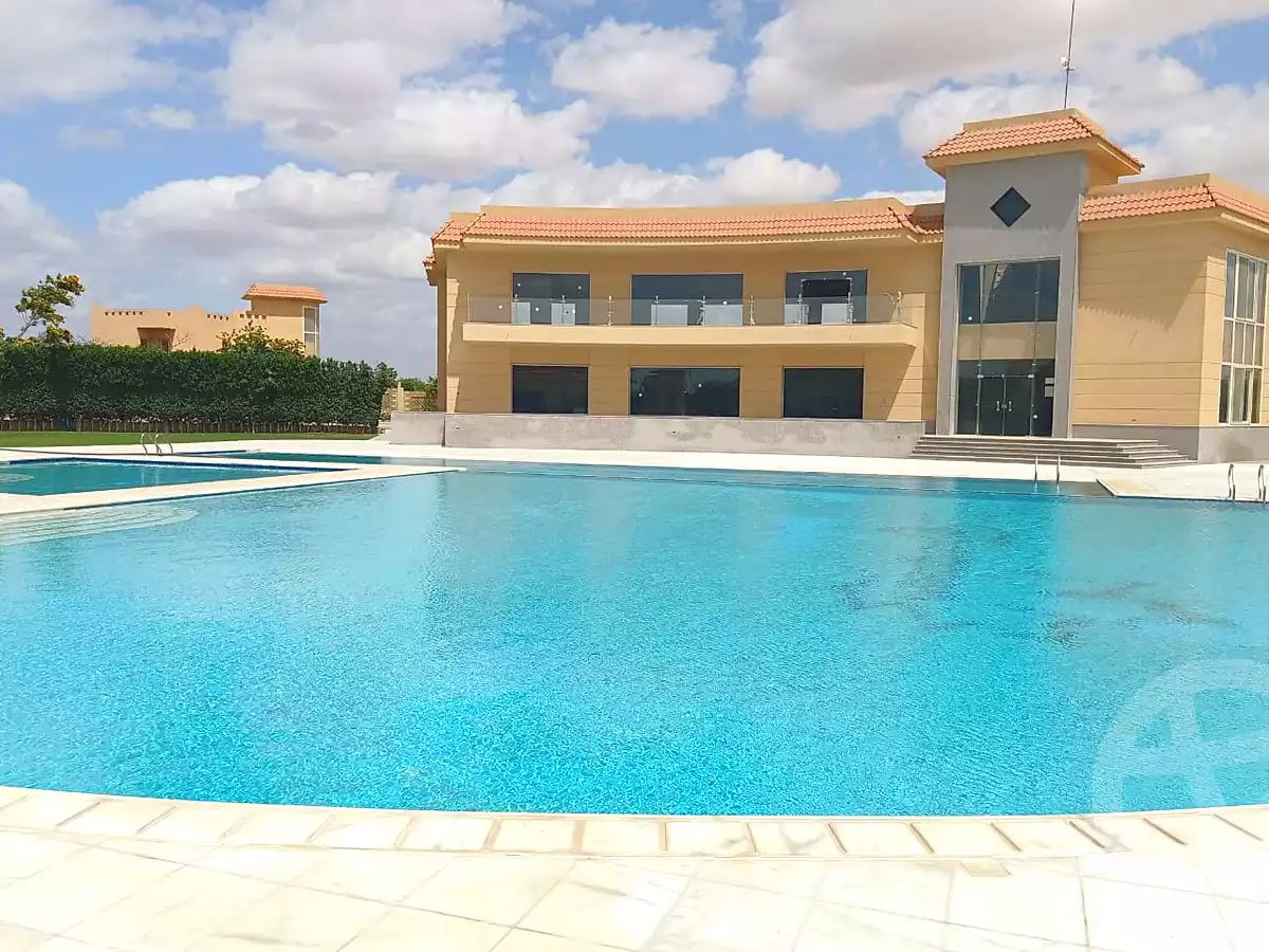 فيلا بـ٤ غرف نوم في ايفر، صورة ٣ من ١٩
