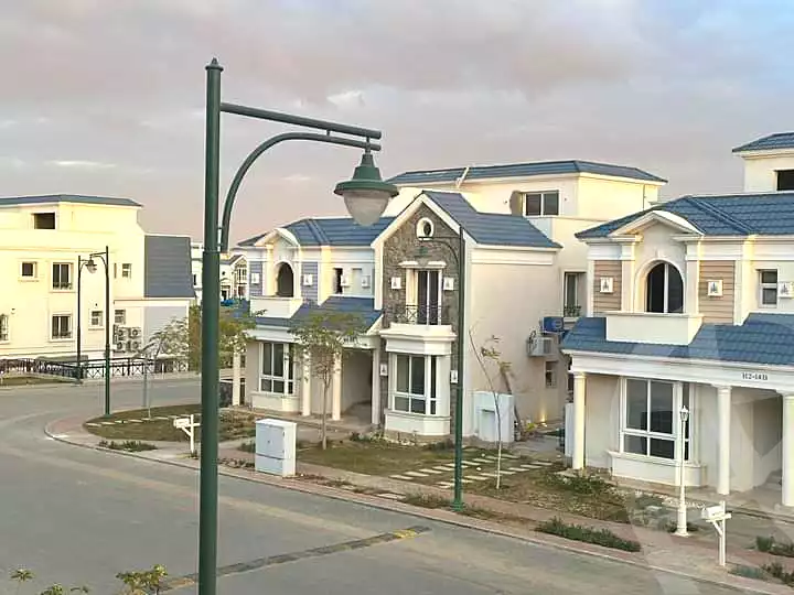 https://aqarmap.com.eg/en/listing/7277550-for-sale-cairo-new-cairo-compounds-mountain-view1-1-compound