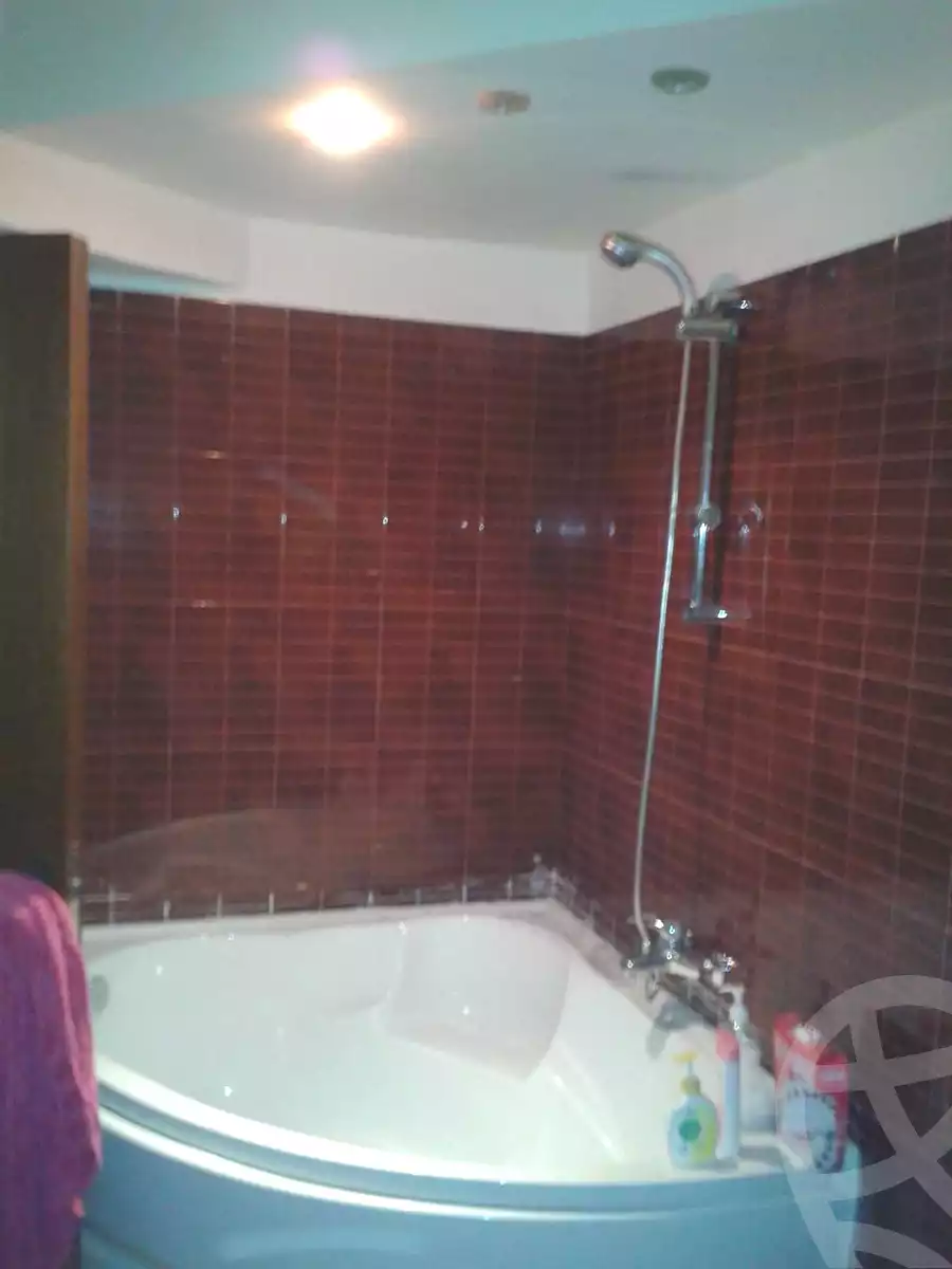 3 BR Duplex in Jira Complex, photo 10 of 19