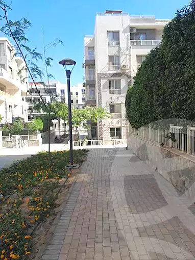 https://aqarmap.com.eg/en/listing/7281028-for-sale-cairo-new-cairo-compounds-jyd