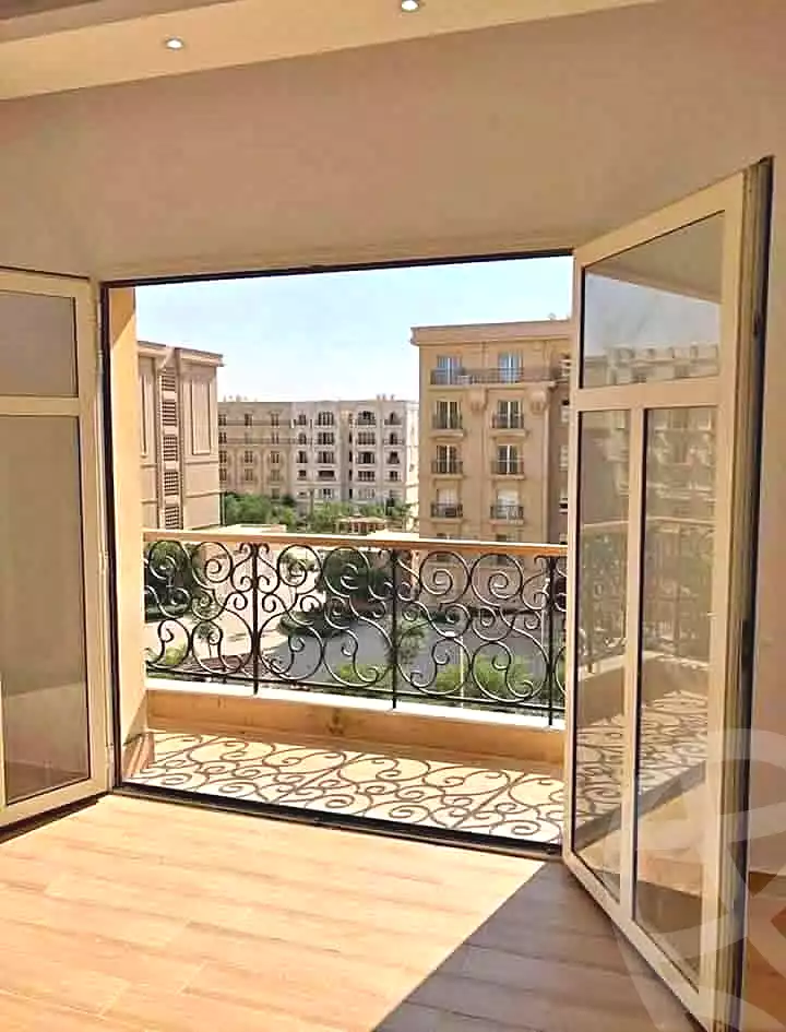https://aqarmap.com.eg/en/listing/7281053-for-sale-cairo-new-cairo-compounds-hyde-park-business-district