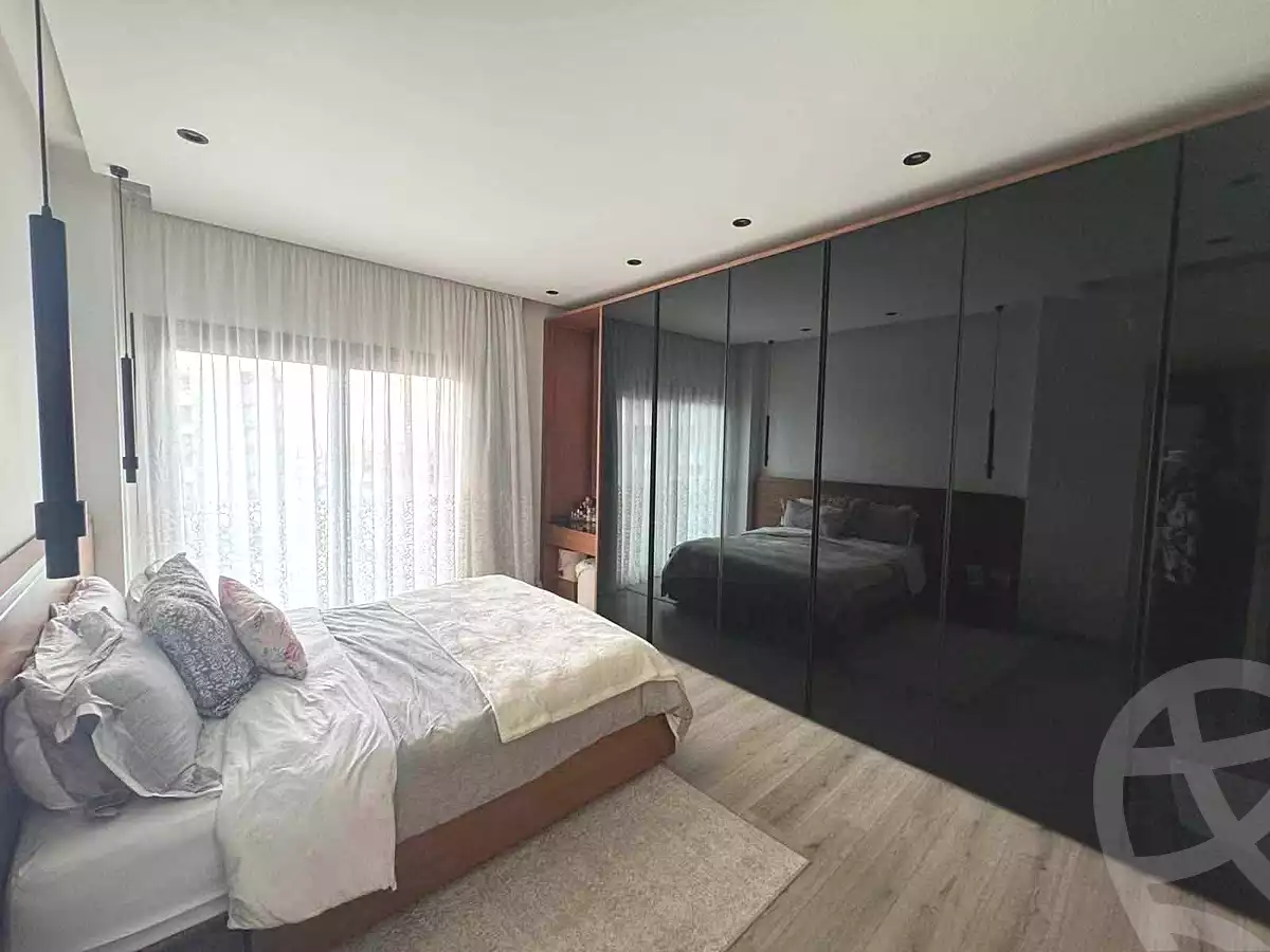 https://aqarmap.com.eg/en/listing/7281297-for-sale-cairo-new-cairo-compounds-mountain-view-hyde-park
