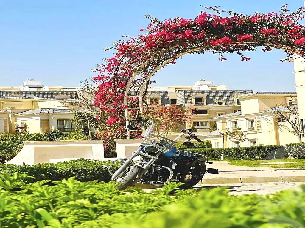 https://aqarmap.com.eg/en/listing/7286527-for-sale-cairo-new-cairo-compounds-mountain-view1-1-compound
