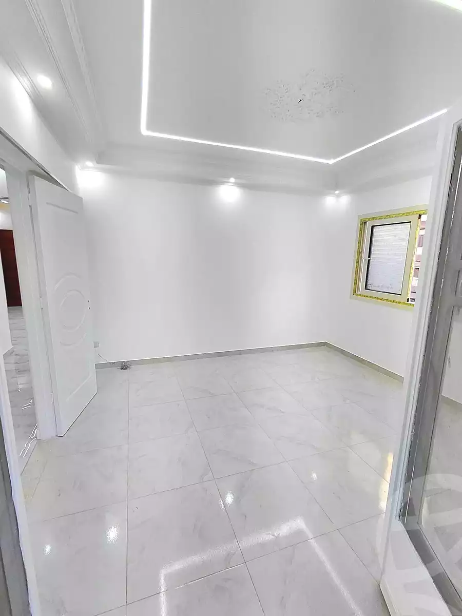 https://aqarmap.com.eg/ar/listing/7292461-for-sale-alexandria-miami-shr-jml-bd-lnsr