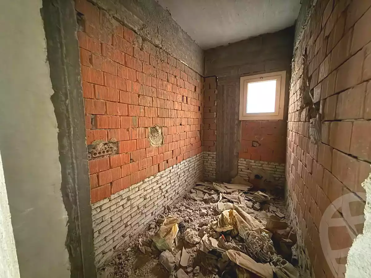 https://aqarmap.com.eg/en/listing/7298172-for-sale-cairo-el-sheikh-zayed-city-compounds-el-khamayel