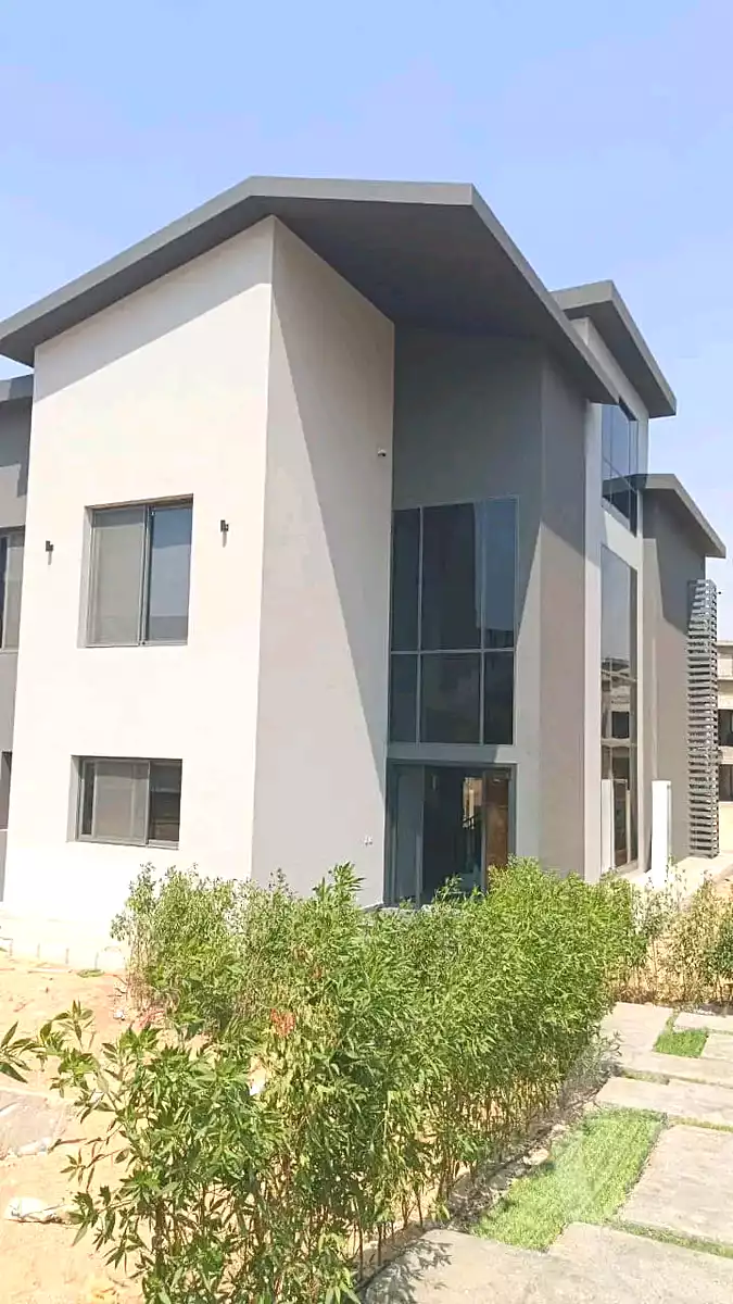 https://aqarmap.com.eg/ar/listing/7303105-for-sale-cairo-new-cairo-compounds-kmbwnd-kryk-twn-il-cazar