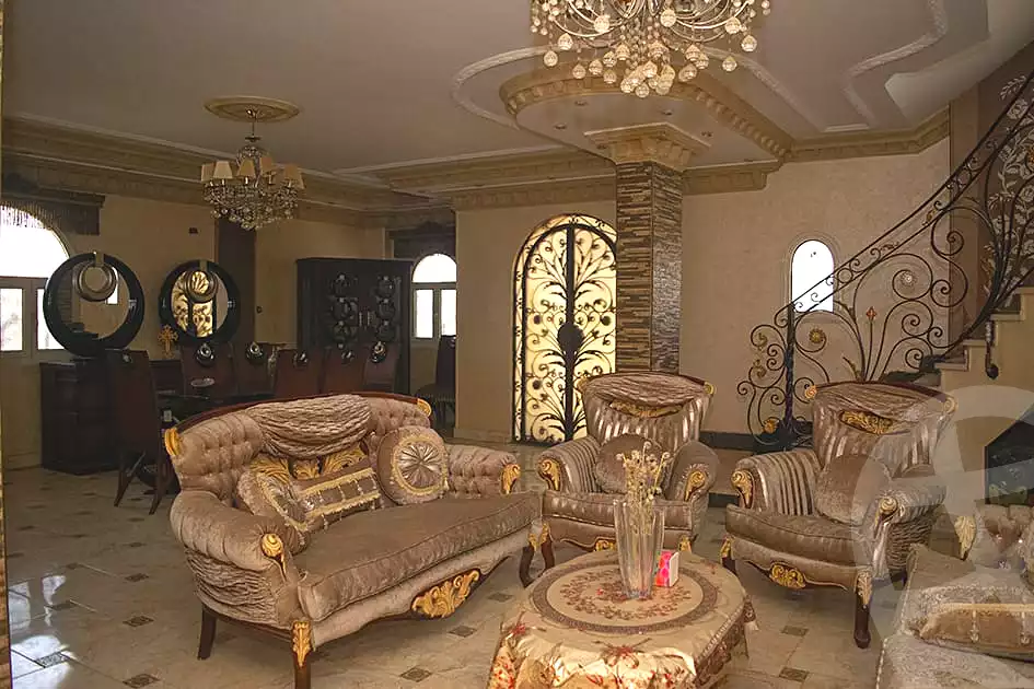 فيلا بـ٥ غرف نوم في الريف الاوربي، صورة ٣ من ٨