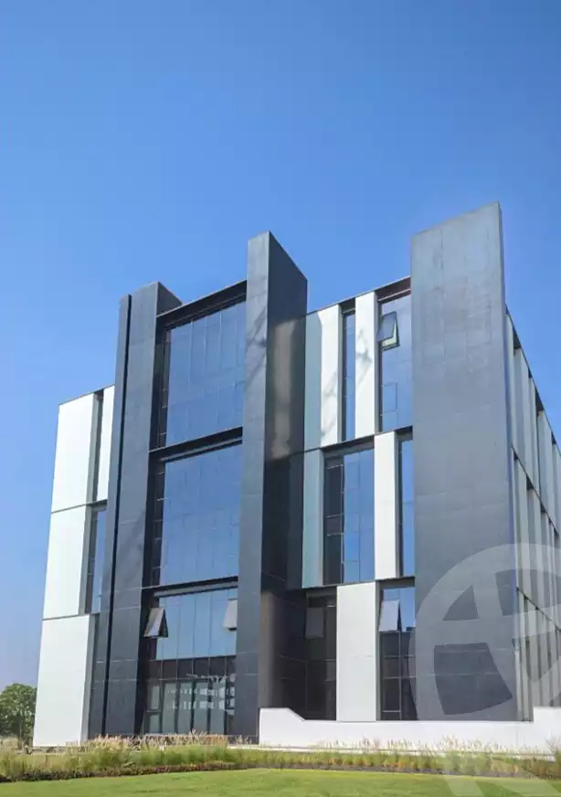 https://aqarmap.com.eg/en/listing/7303118-for-sale-cairo-new-cairo-compounds-hyde-park-business-district