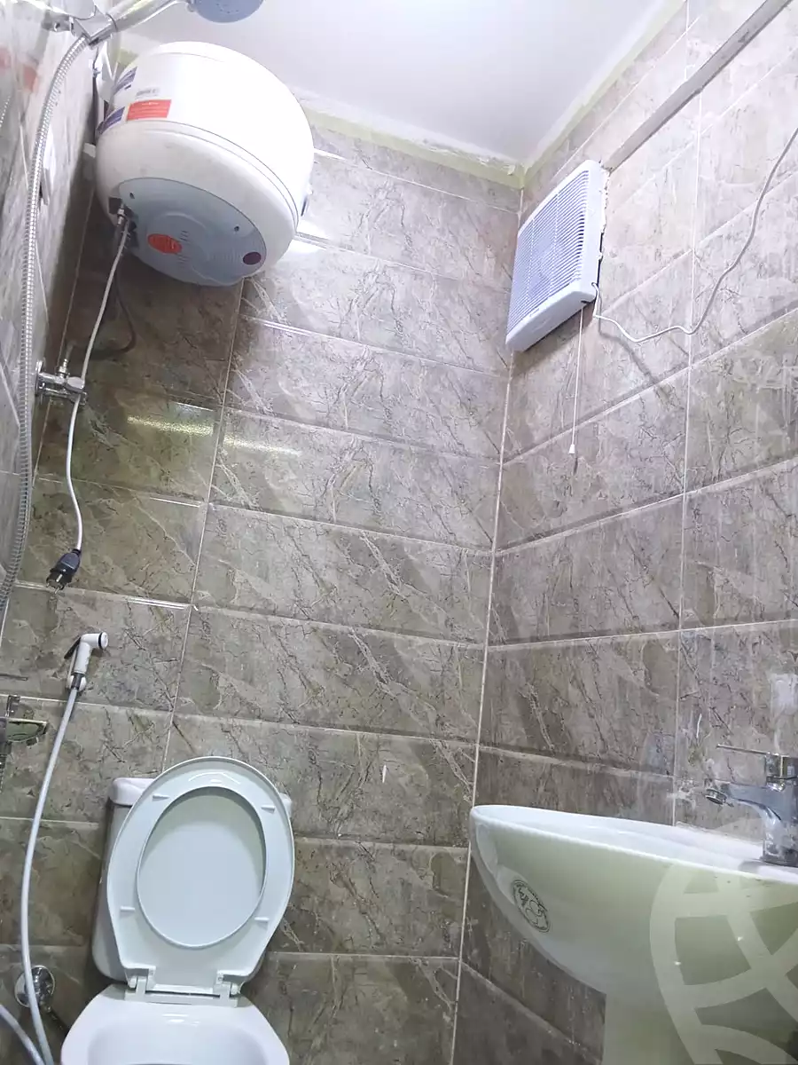 https://aqarmap.com.eg/ar/listing/7305692-for-rent-cairo-6th-of-october-el-ahyaa-neighborhood-1st