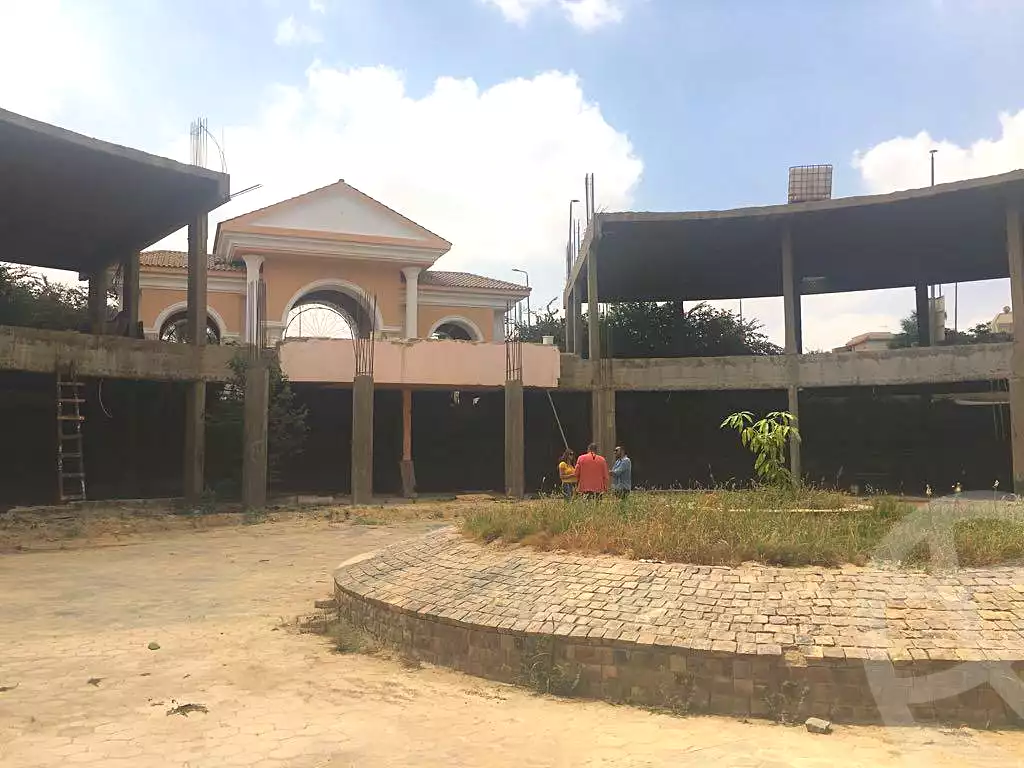 https://aqarmap.com.eg/en/listing/7306942-for-sale-cairo-el-sheikh-zayed-city-shr-lbstn
