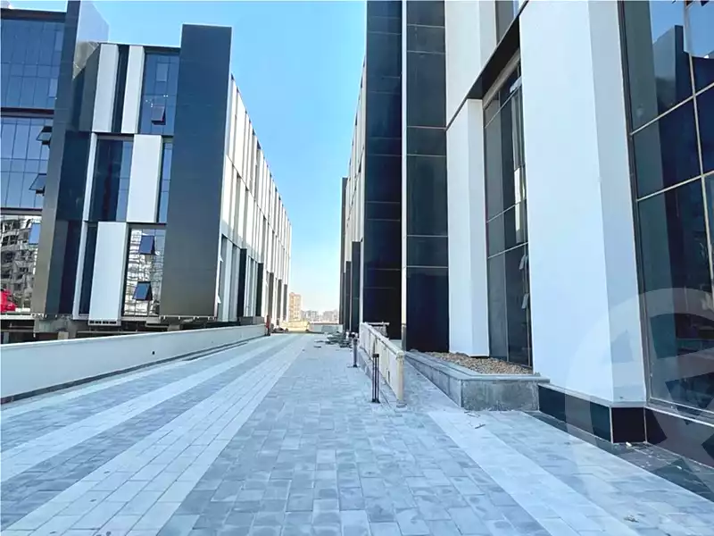 https://aqarmap.com.eg/en/listing/7303103-for-sale-cairo-new-cairo-compounds-hyde-park-business-district