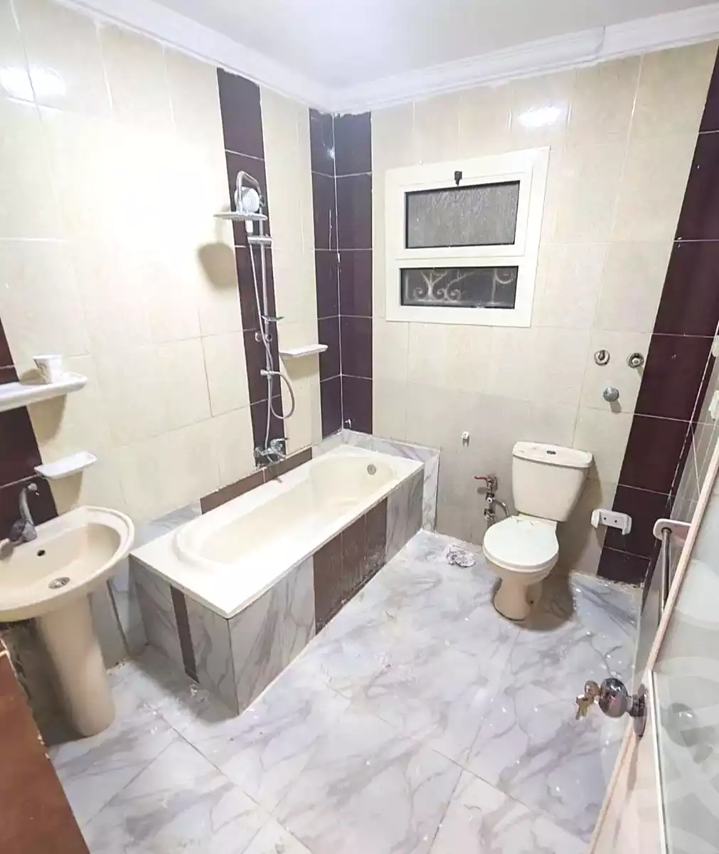 https://aqarmap.com.eg/en/listing/7335117-for-sale-alexandria-al-agamy-el-hanouvel-radwan-st