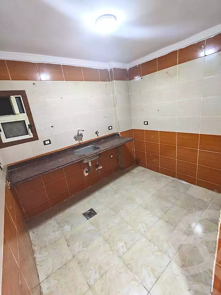 https://aqarmap.com.eg/en/listing/7337042-for-sale-alexandria-al-agamy-el-hanouvel-radwan-st