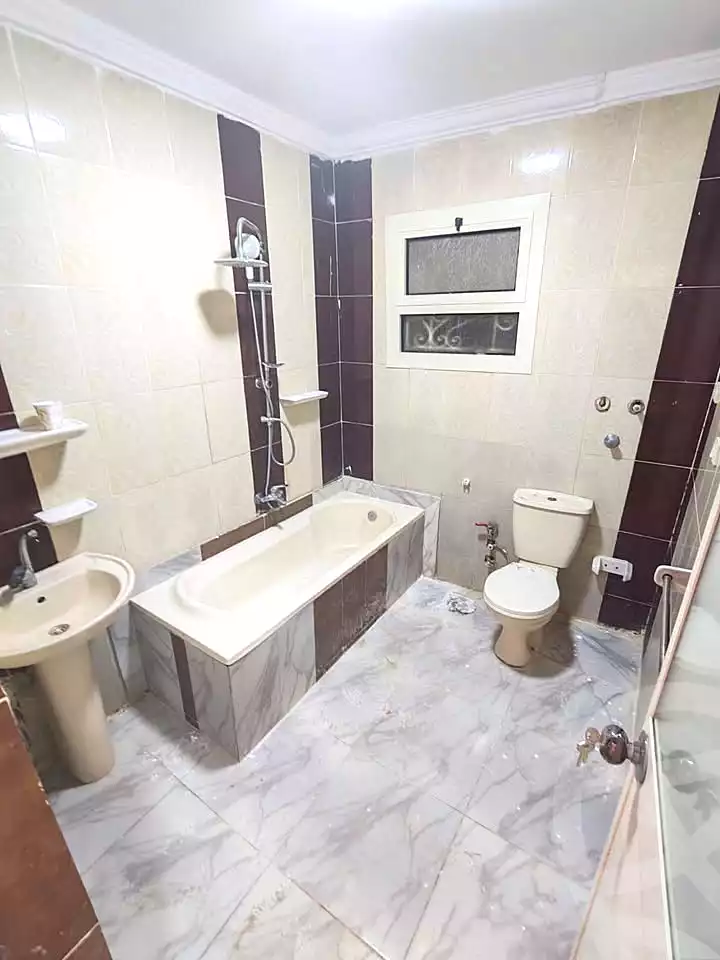 https://aqarmap.com.eg/en/listing/7337042-for-sale-alexandria-al-agamy-el-hanouvel-radwan-st