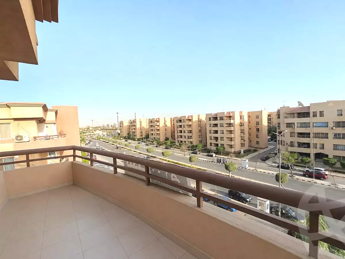 https://aqarmap.com.eg/ar/listing/7338630-for-sale-cairo-new-cairo-lrhb-city-phase-4-mohammed-farid-st