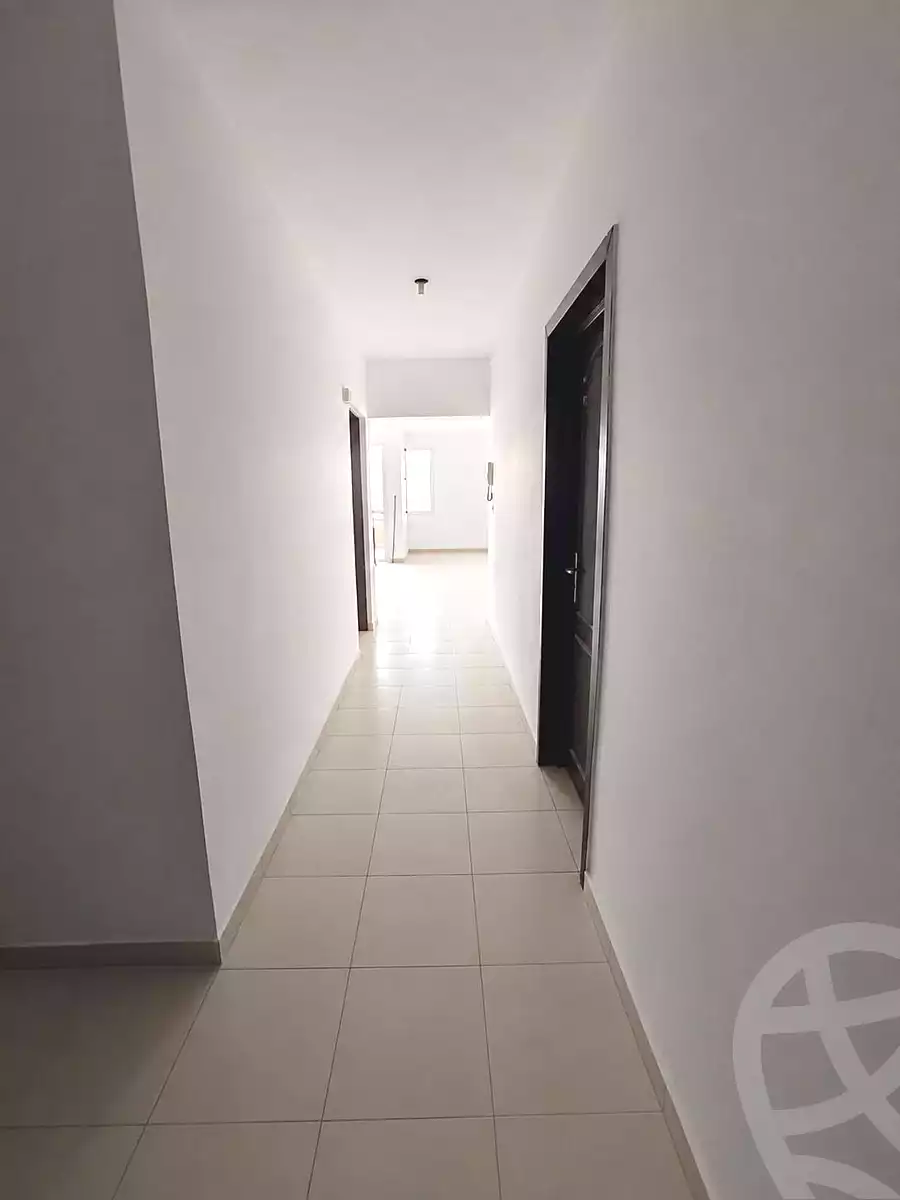 https://aqarmap.com.eg/ar/listing/7338630-for-sale-cairo-new-cairo-lrhb-city-phase-4-mohammed-farid-st