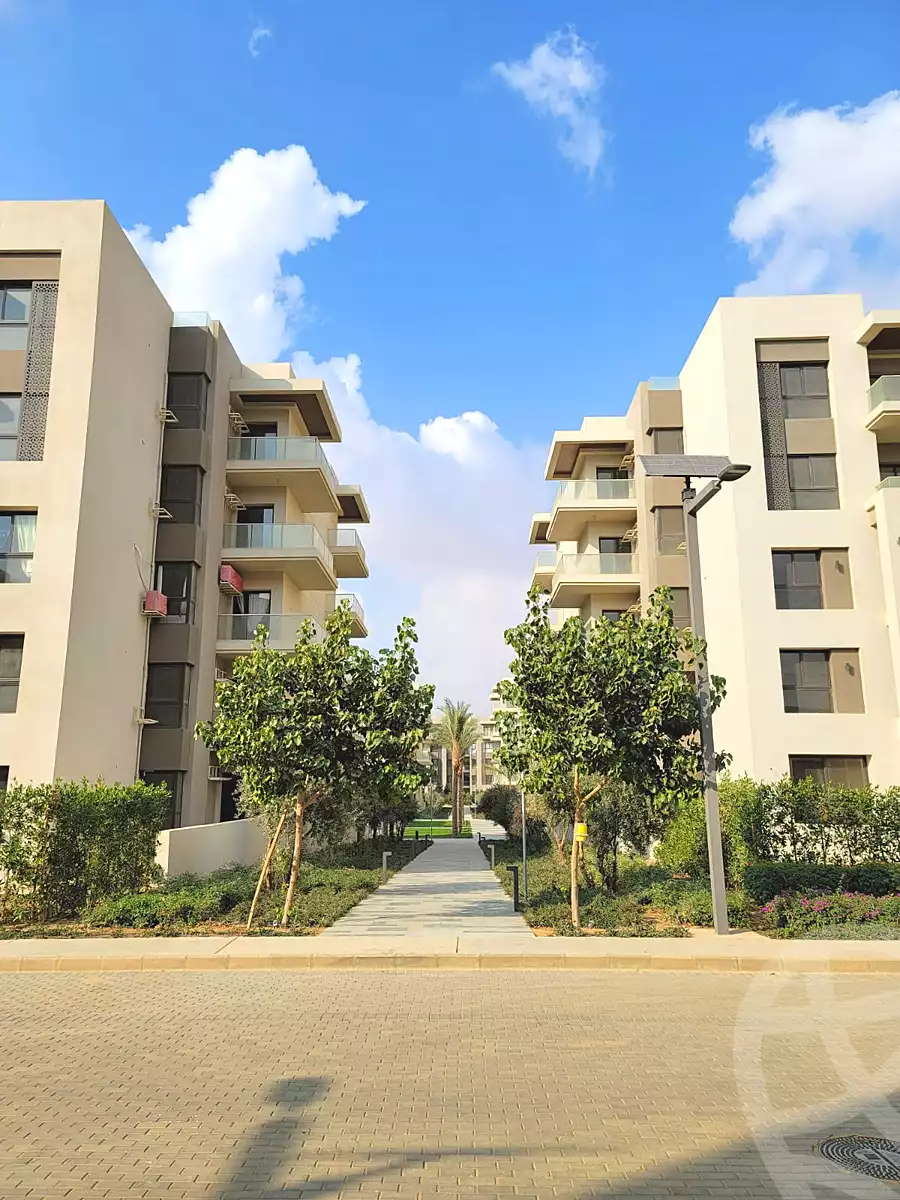 https://aqarmap.com.eg/en/listing/7340696-for-sale-cairo-el-sheikh-zayed-city-compounds-dh-drys